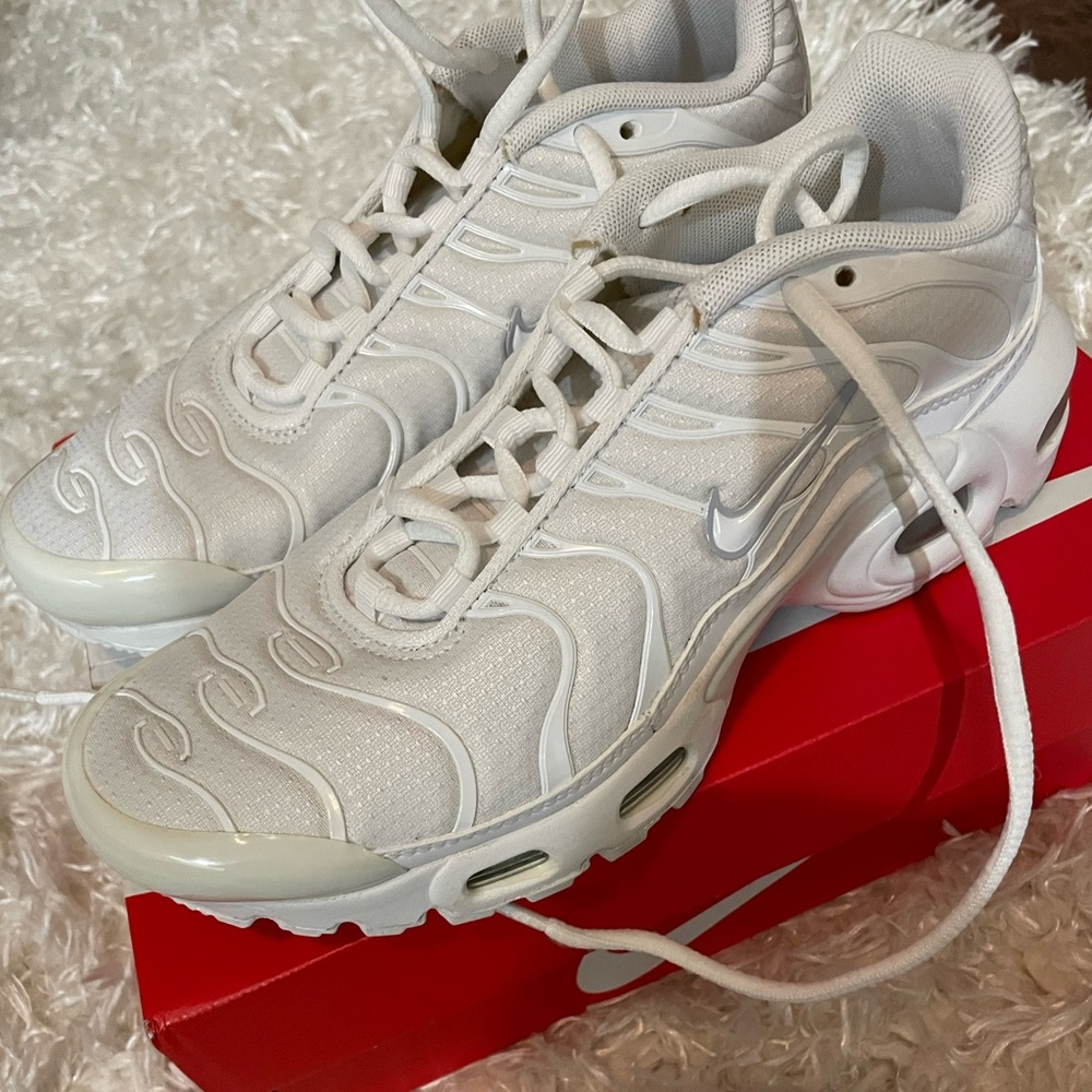 White Nike Airmax  Plus